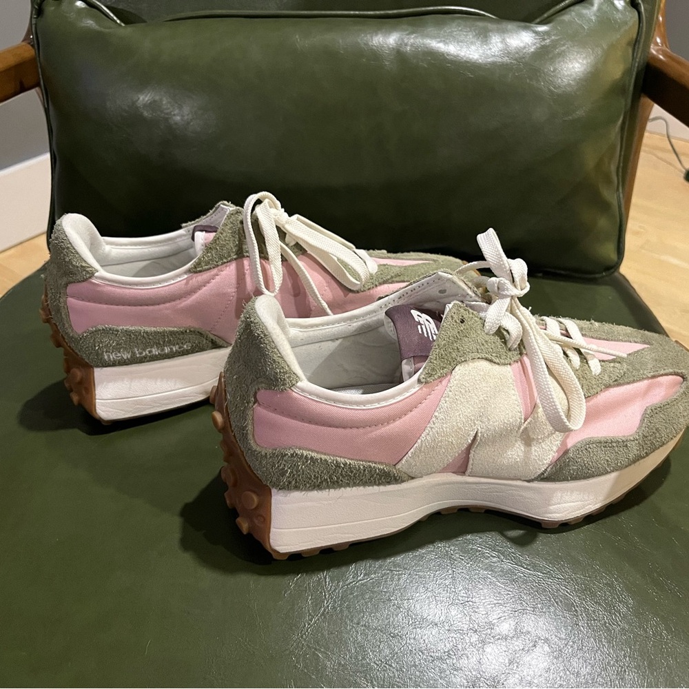 New Balance 327 Women's Pink Sneakers